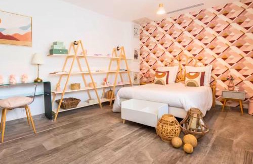 Sorgues Villa | Spéciale Halloween - Idéal Familles & Groupes - 15min Parc Spirou - Nocturnes les 25, 30, 31 octobre et le 1er novembre - 10min Avignon - 5min Gare - Grand jardin clos - Parking gratuit - Au calme - Maison haut de gamme