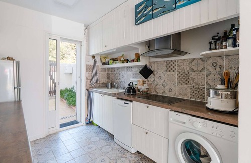 Saint-Pierre-la-Mer House | SP25-Cosy air-conditioned family house with WIFI access included and sea view