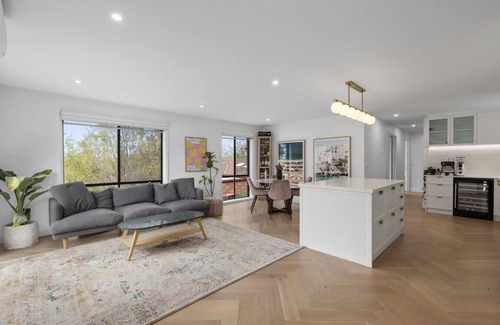 Belmont Apartment | Spa Haus- 2 King Bedrooms, Private Spa, Pets welcome