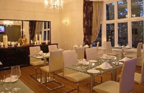 Llandudno House | Space Boutique B&B - with Free private car park