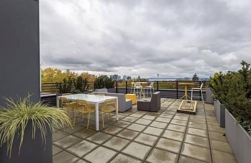 Capitol Hill Condo | Space Needle and Mountain View. Top-Floor Condo