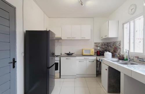 Antananarivo Apartment | Spacieuse Maison 3 Chambres avec Jardin & Garage Privé