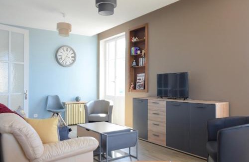 Evian-les-Bains Apartment | Spacieux appartement à Évian-les-Bains avec balcon et garage - FR-1-498-48