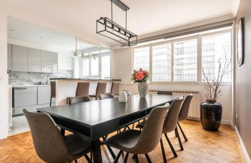 Puteaux Apartment | Spacieux et confortable avec vue Tour Eiffel