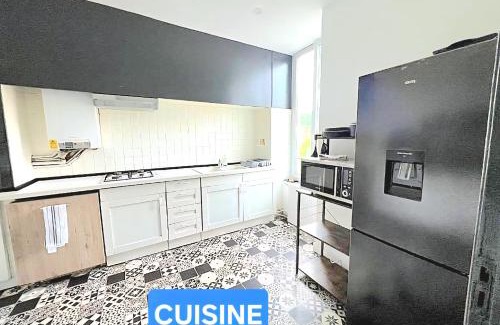 Foix Apartment | Spacieux logement 120m2 centre ville Foix -3 chambres-2SDB-2wc-Parking gratuit à 1 Minute