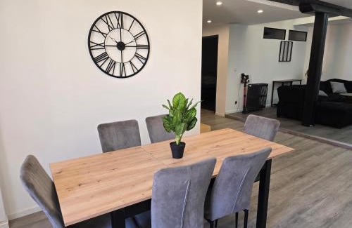 Foix Apartment | Spacieux logement 120m2 centre ville Foix -3 chambres-2SDB-2wc-Parking gratuit à 1 Minute