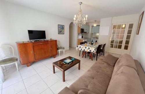 Saint-Raphael Apartment | Spacieux T2 avec grande terrasse à Saint-Raphaël, proche mer et gare, garage inclus - FR-1-226A-102