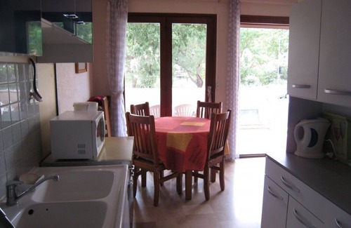 Amelie-les-Bains-Palalda Apartment | Spacious 2-Bedroom Apartment with Terrace, Parking, and WiFi near Amélie-les-Bains Baths