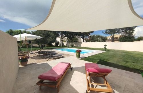 Entraigues-sur-la-Sorgue House | SPACIOUS VILLA with LARGE GARDEN and POOL near AVIGNON