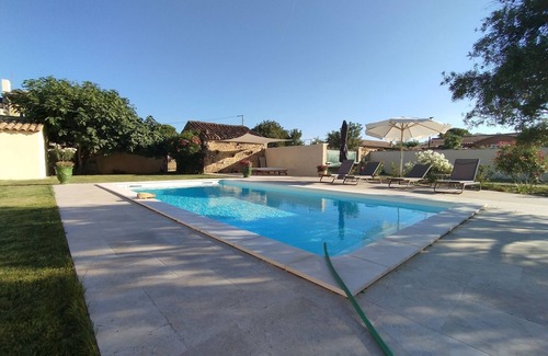Entraigues-sur-la-Sorgue House | SPACIOUS VILLA with LARGE GARDEN and POOL near AVIGNON