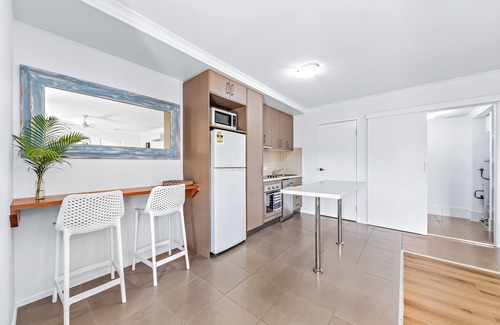 Airlie Beach Apartment | Spacious 1 bedroom apartment located close to all amenities