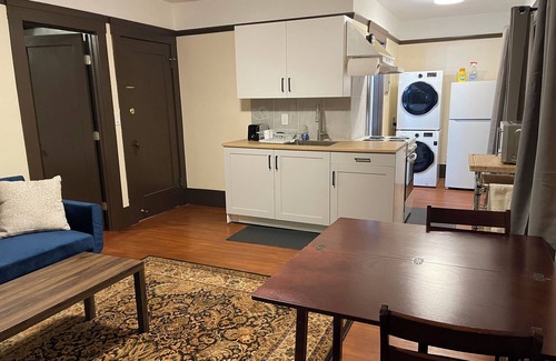 Grand Lake House | Spacious 1-bedroom in Oakland with AC