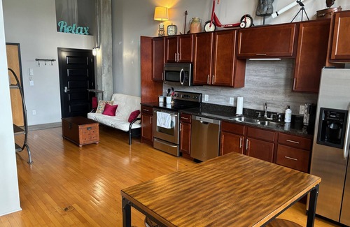 South Haven Condo | Spacious 1 Bedroom Condo with Indoor Pool, Theatre, Gym, and Close to Beach!