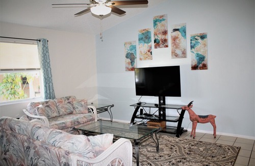 Laurel Apartment | Spacious 1 Bedroom with Screened Lanai, 1 mile from Nokomis Beach!