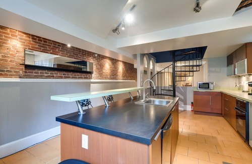 Reservoir Hill Apartment | Spacious 1890s Brownstone: Walk to Druid Hill Park
