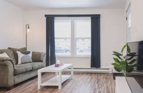 Moncton Apartment | Spacious 1BD Steps To All City Attractions + PS4