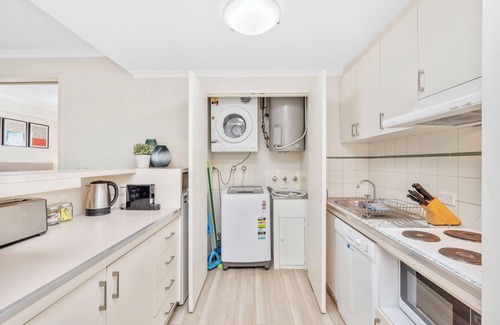Perth Central Business District Apartment | Spacious 1BDR | Fast Wi-Fi | Near RAC Arena & Elizabeth Quay