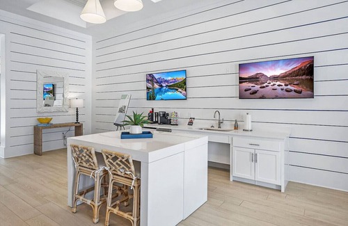 Doctors Inlet Apartment | Spacious 1bedroom Sleeps 4 near NAS with Pool Gym