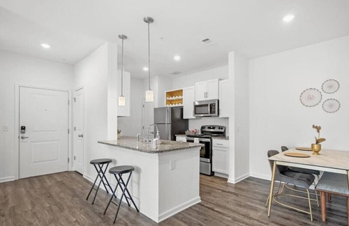 Doctors Inlet Apartment | Spacious 1bedroom Sleeps 4 near NAS with Pool Gym