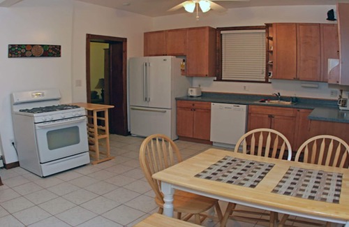 Raritan Apartment | Spacious 1br Apartment in Raritan- Fully Furnished!