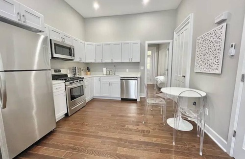 Mansion Area Apartment | ★SPACIOUS 1BR Apt w/Character 10ft Ceilings W/D!★