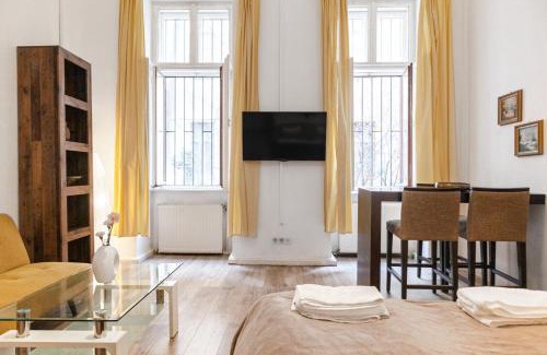 Wieden Apartment | Spacious 1BR Apt, WIFI & TV, with a Great Location