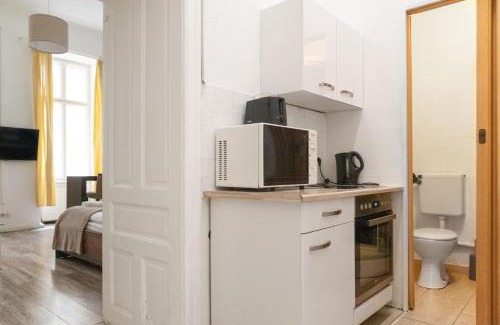 Wieden Apartment | Spacious 1BR Apt, WIFI & TV, with a Great Location