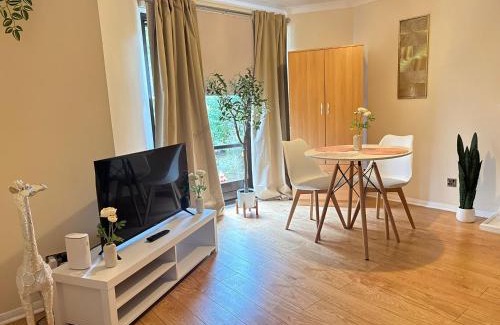 Leith Apartment | Spacious 1BR Flat By Edinburgh City Centre