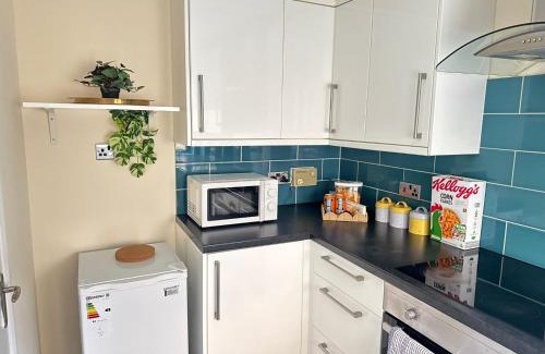 Leith Apartment | Spacious 1BR Flat By Edinburgh City Centre