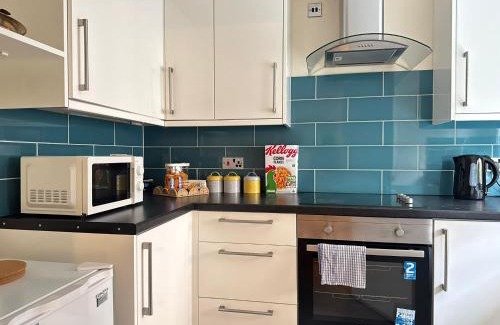 Leith Apartment | Spacious 1BR Flat By Edinburgh City Centre