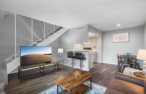 North University Apartment | Spacious 1BR in Hydepark Austin 9134