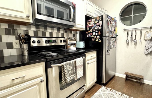 Far North Dallas Condo | Spacious 1BR+Office condo, GREAT LOCATION, great view, filled with natural light