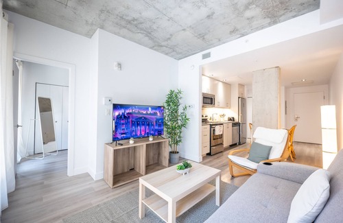 Cite Multimedia Apartment | Spacious 1BR Old Port | 2 Queen Beds + Sofa Bed | Ideal for Groups