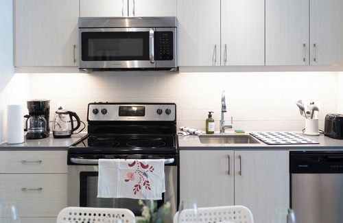 Cite Multimedia Apartment | Spacious 1BR Old Port | 2 Queen Beds + Sofa Bed | Ideal for Groups