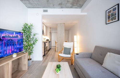 Cite Multimedia Apartment | Spacious 1BR Old Port | 2 Queen Beds + Sofa Bed | Ideal for Groups