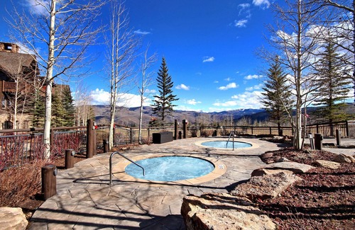 Avon Condo | Spacious 1Br Ski in/Ski Out the Top of Bachelor Gulch! by RedAwning