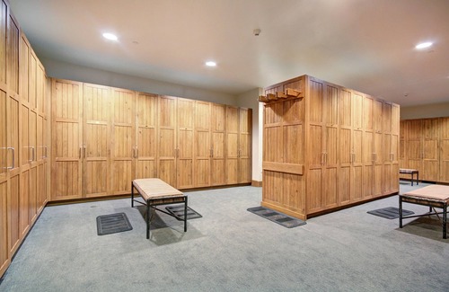 Avon Condo | Spacious 1Br Ski in/Ski Out the Top of Bachelor Gulch! by RedAwning