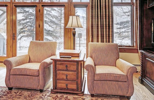 Avon Condo | Spacious 1Br Ski in/Ski Out the Top of Bachelor Gulch!