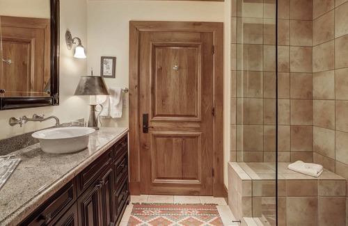 Avon Condo | Spacious 1Br Ski in/Ski Out the Top of Bachelor Gulch!