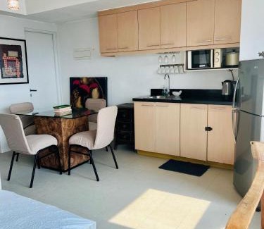 Wack-Wack Greenhills Apartment | Spacious 1BR steps to Megamall Ortigas City View