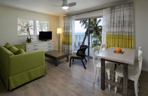 Islamorada Resort | Spacious 1BR Suite w/Kitchenette, Outdoor Pool, Free Parking & Pet Friendly
