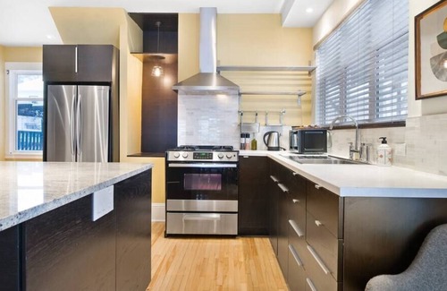 Moncton Apartment | Spacious 2 BDRM Downtown - Full kitchen & Parking