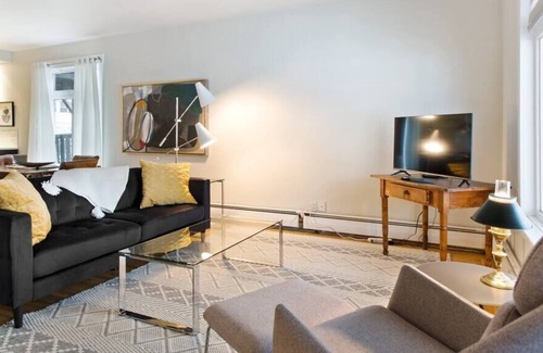 Moncton Apartment | Spacious 2 BDRM Downtown - Full kitchen & Parking