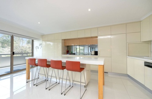Kingston Apartment | Spacious 2-Bed Apartment Near Dining & Attractions
