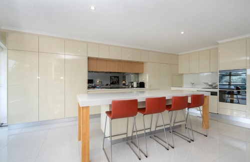 Kingston Apartment | Spacious 2-Bed Apartment Near Dining & Attractions