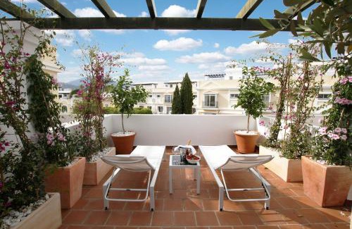 Marbella Apartment | Spacious 2 Bed Duplex in Aloha Gardens close to Puerto Banus