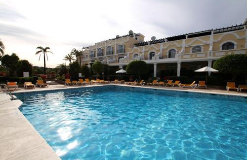 Marbella Apartment | Spacious 2 Bed Duplex in Aloha Gardens close to Puerto Banus