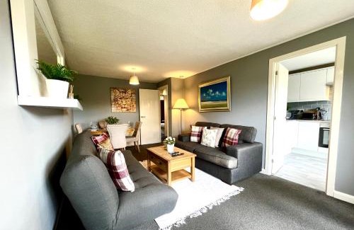 North Glasgow Apartment | Spacious 2 Bed-Flat in Glasgow City - Free Parking