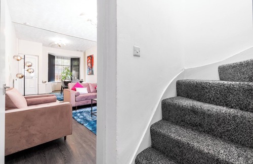 Birmingham House | Spacious 2 bed house with free on street parking