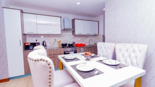Kilimani Apartment | Spacious 2 BED kilimani with balcony views, roof top pool and gym